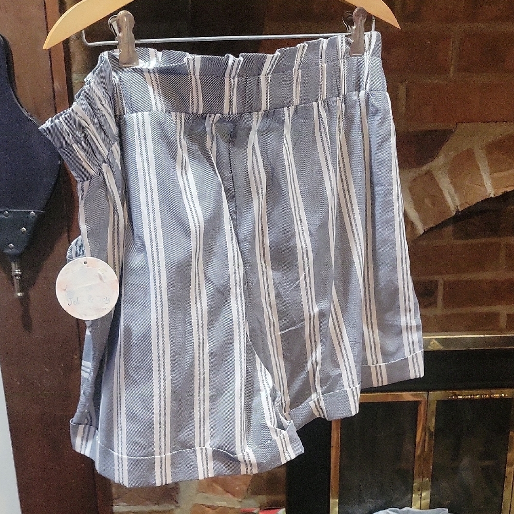 Striped High Waist Shorts with Tie Detail - Picture 3 of 4